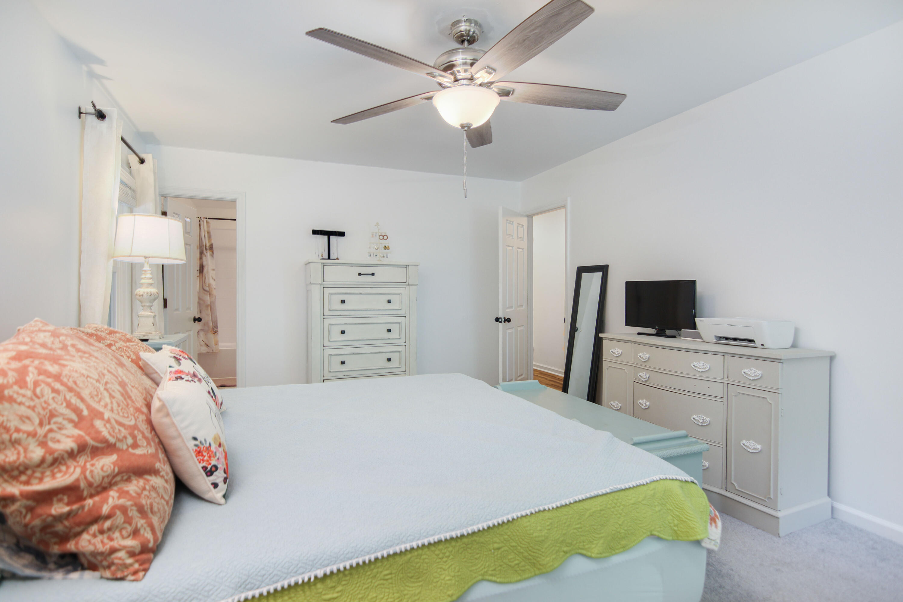 1128 Clapper Court Mount Pleasant, SC 29464 - Photo 10 of 30 1128ClapperCt-CasaVerdeMediaLLC19