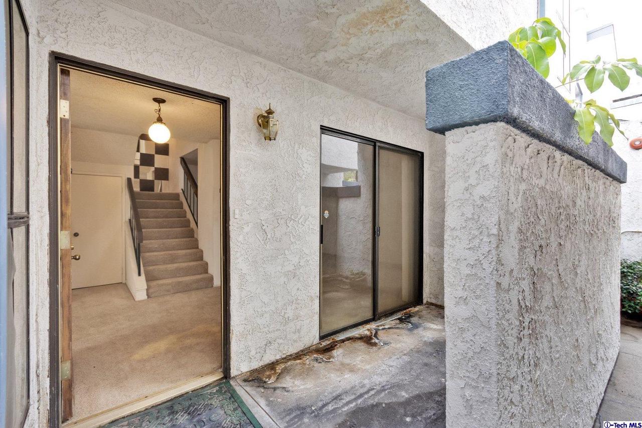 1333 Valley View Road, Unit 4 Glendale, CA 91202 - Photo 2 of 24