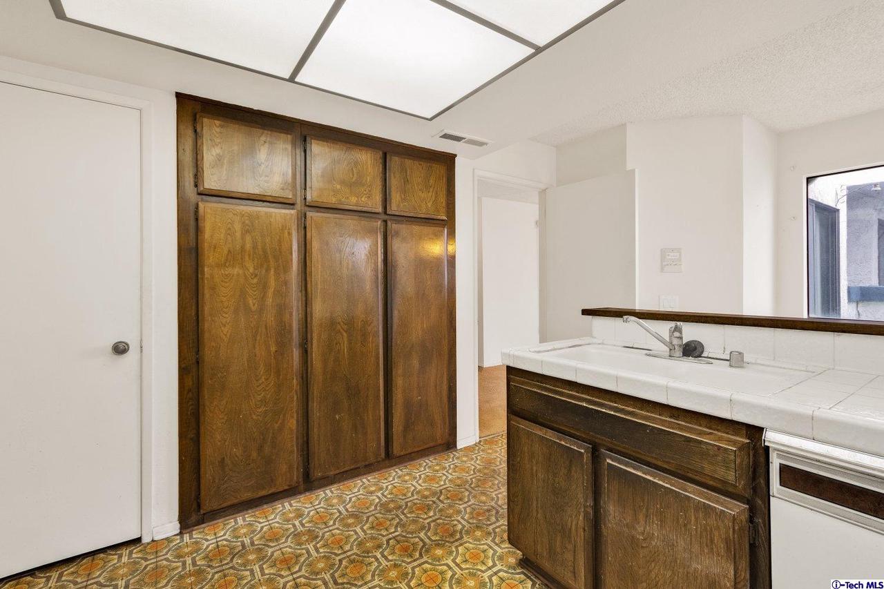1333 Valley View Road, Unit 4 Glendale, CA 91202 - Photo 11 of 24