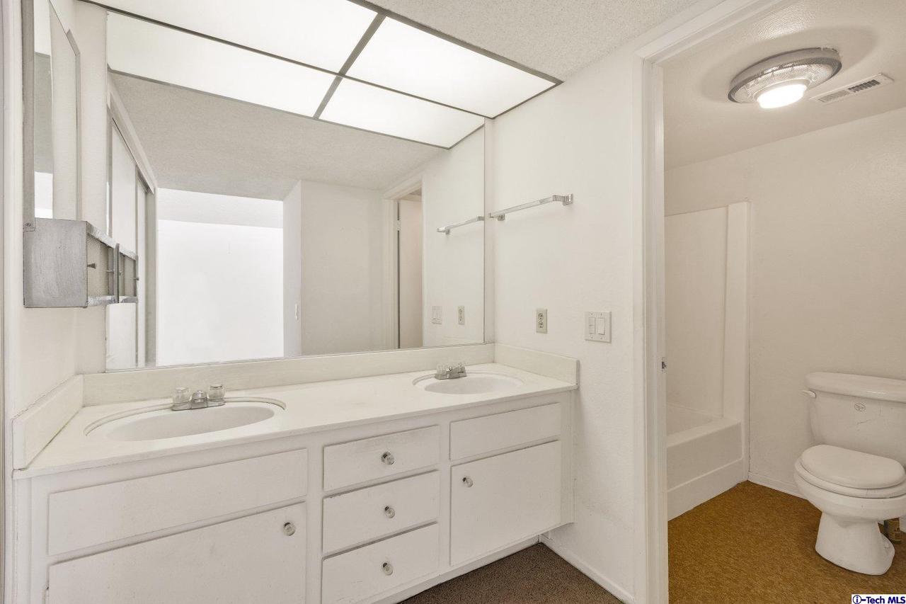 1333 Valley View Road, Unit 4 Glendale, CA 91202 - Photo 17 of 24