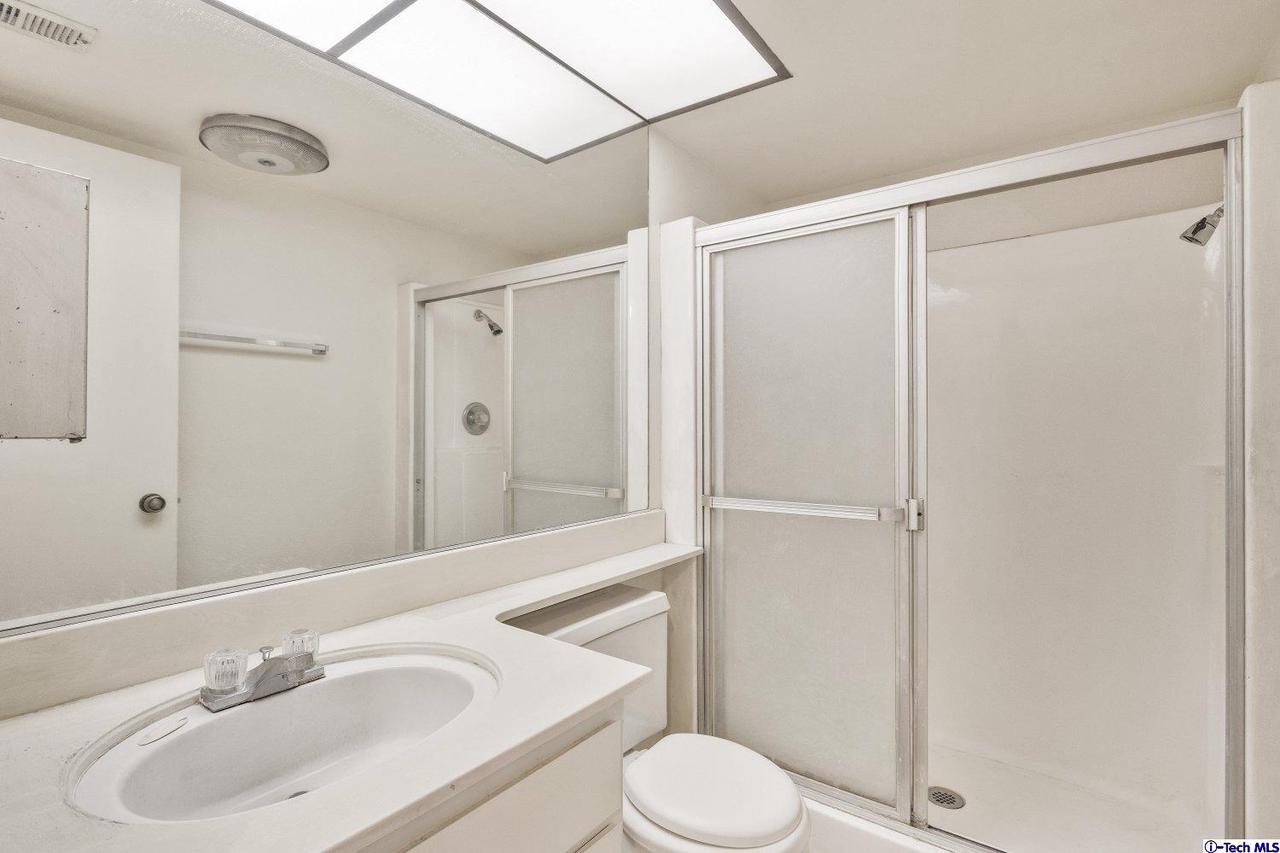 1333 Valley View Road, Unit 4 Glendale, CA 91202 - Photo 18 of 24