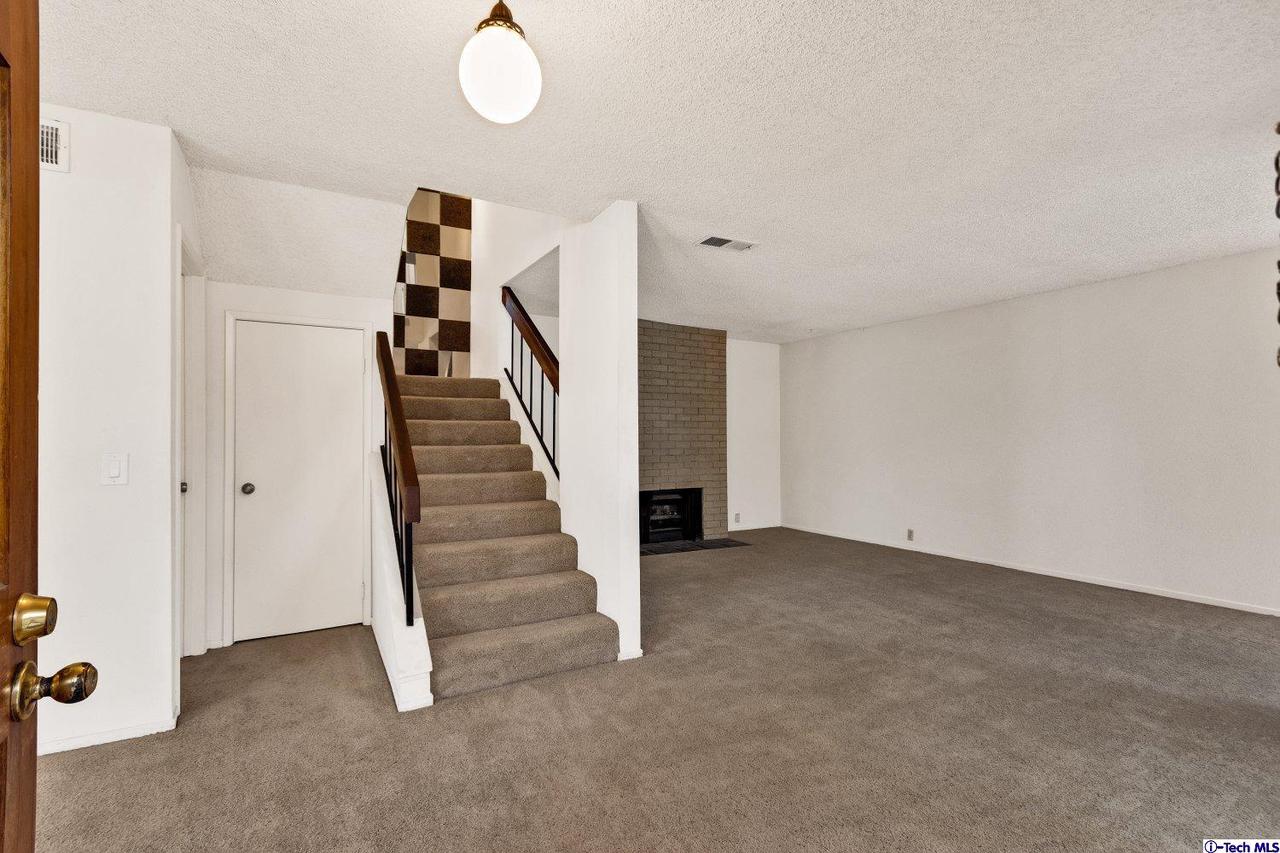 1333 Valley View Road, Unit 4 Glendale, CA 91202 - Photo 3 of 24