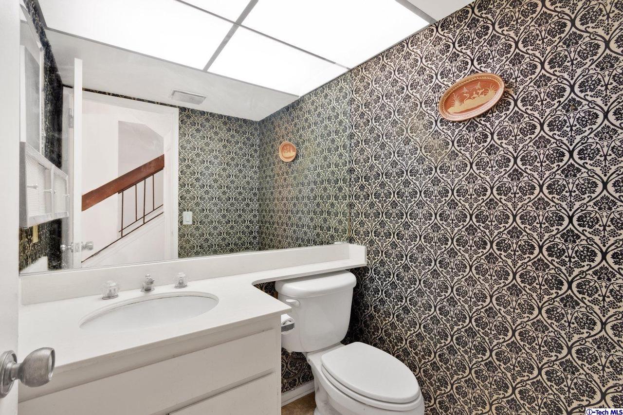 1333 Valley View Road, Unit 4 Glendale, CA 91202 - Photo 7 of 24