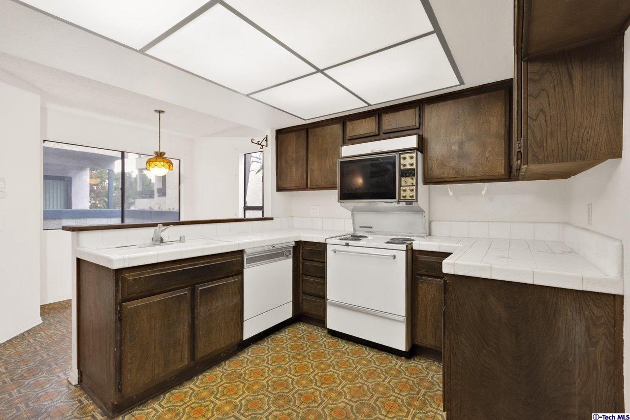 1333 Valley View Road, Unit 4 Glendale, CA 91202 - Photo 10 of 24