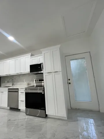 $2,000 | 4588 B Old Okeechobee Road, West Palm Beach, FL 33409