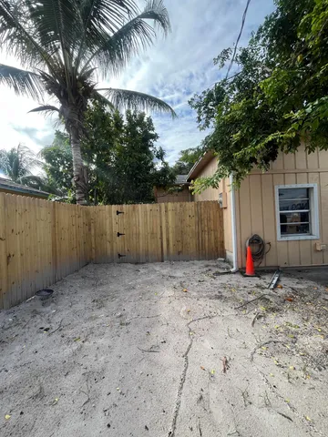 $2,000 | 4588 B Old Okeechobee Road, West Palm Beach, FL 33409