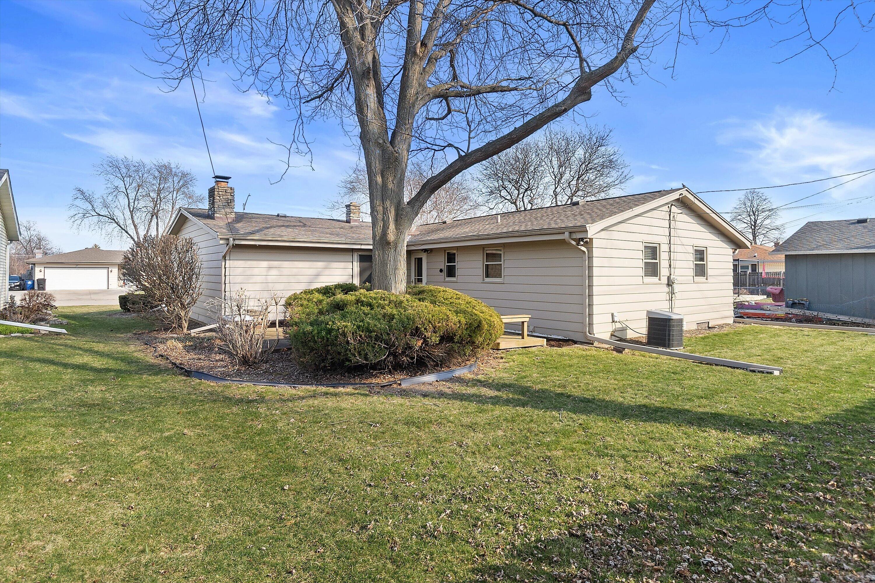 210 Echo Lane Racine, WI 53406 - Photo 22 of 31 Back View
