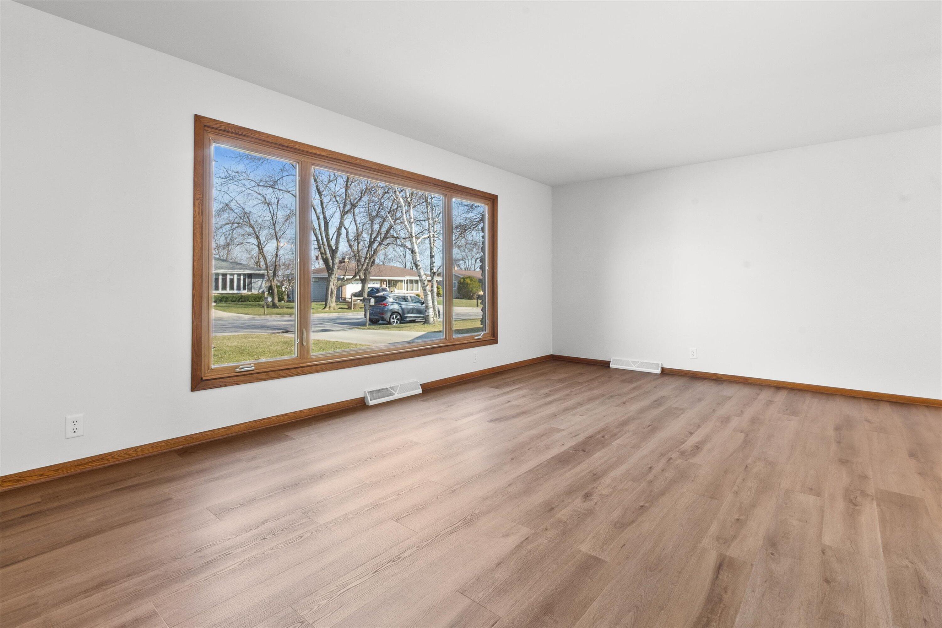 210 Echo Lane Racine, WI 53406 - Photo 4 of 31 Huge Picture Window/ Living Room