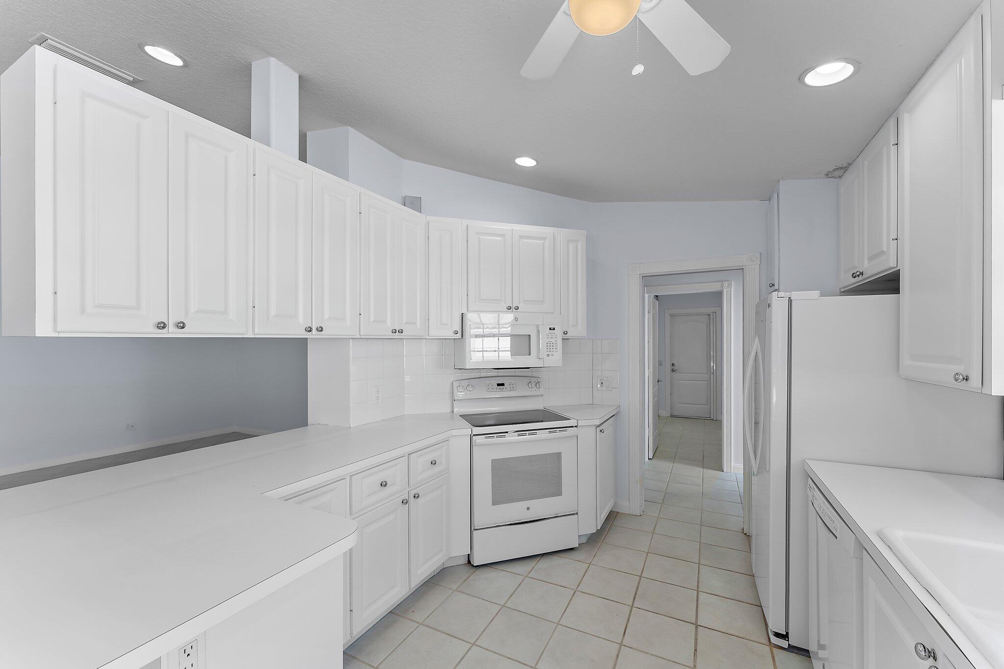 820 Southwest Tamarrow Place Stuart, FL 34997 - Photo 8 of 39 Kitchen-820 SW TamarrowPl