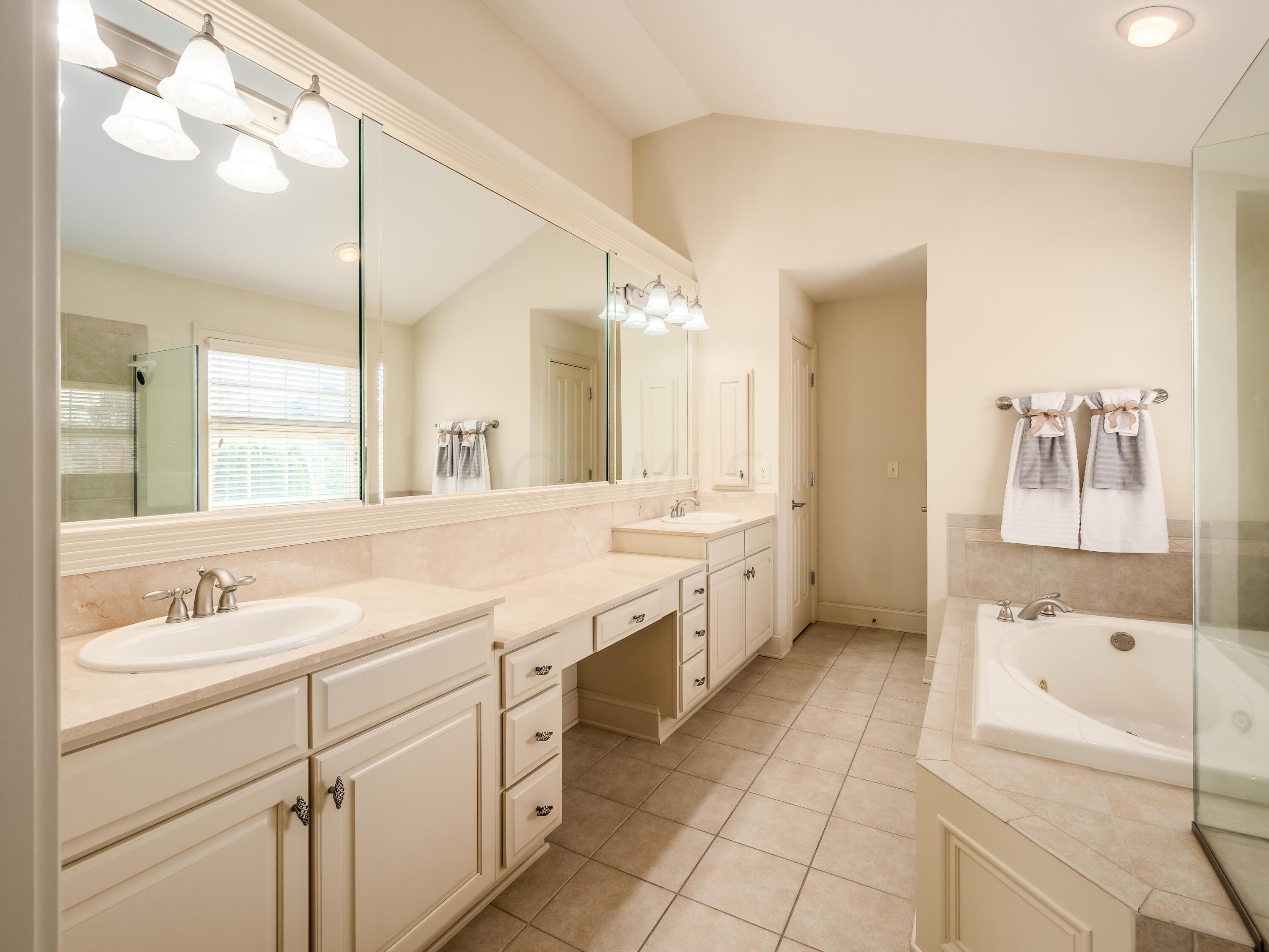 5949 Dunheath Loop Dublin, OH 43016 - Photo 29 of 57 Primary Bathroom