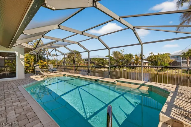 $995,000 | 686 Emeril Court, Sanibel, FL 33957