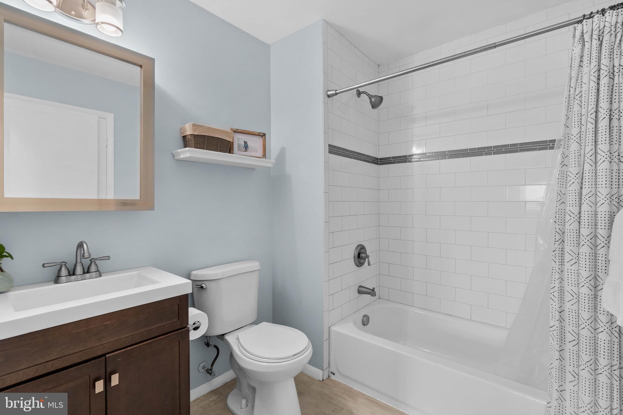 1711 Potomac Road Edgewater, MD 21037 - Photo 13 of 35 Upper level full bathroom