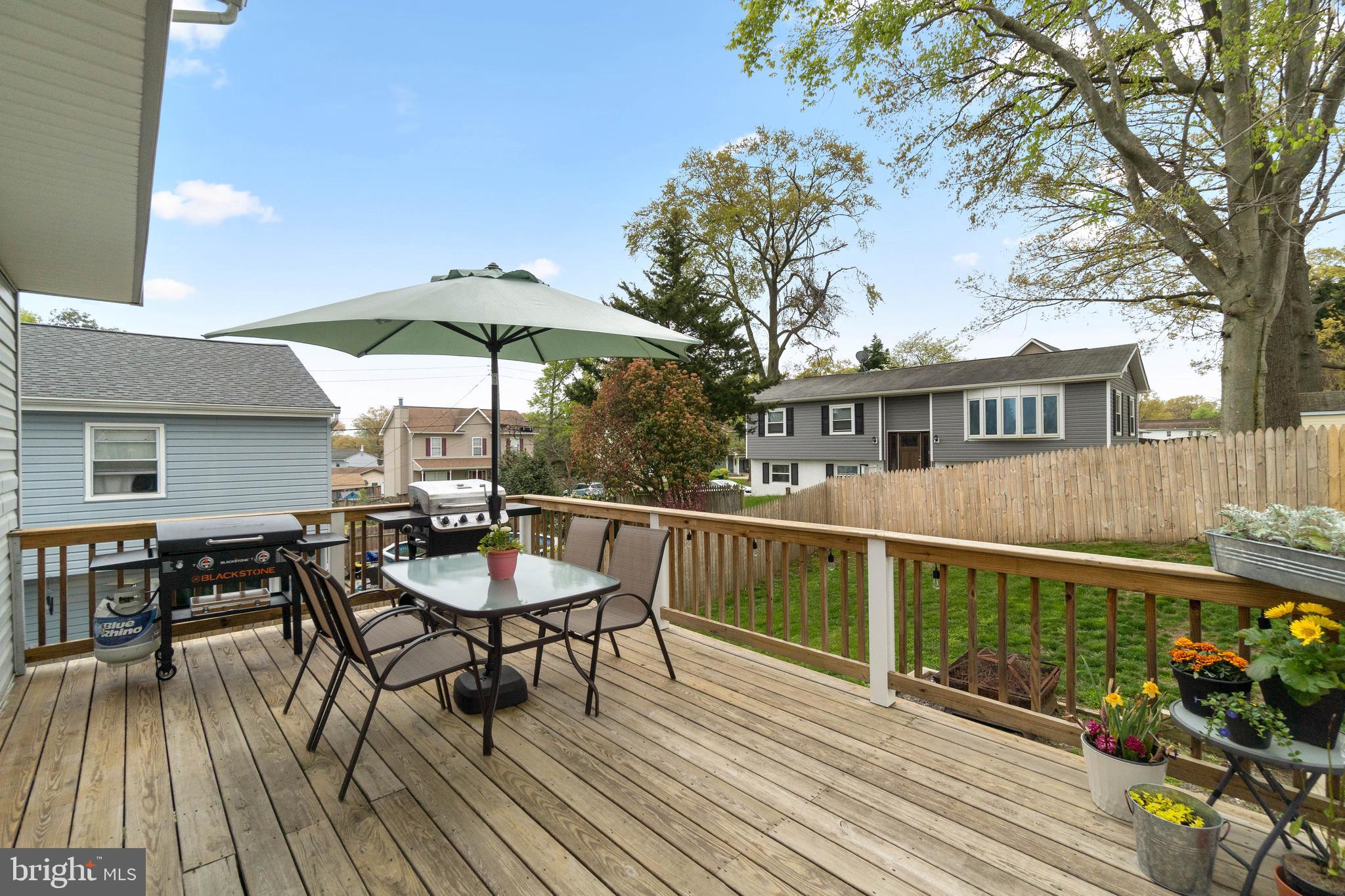 1711 Potomac Road Edgewater, MD 21037 - Photo 23 of 35 Fully fenced rear deck