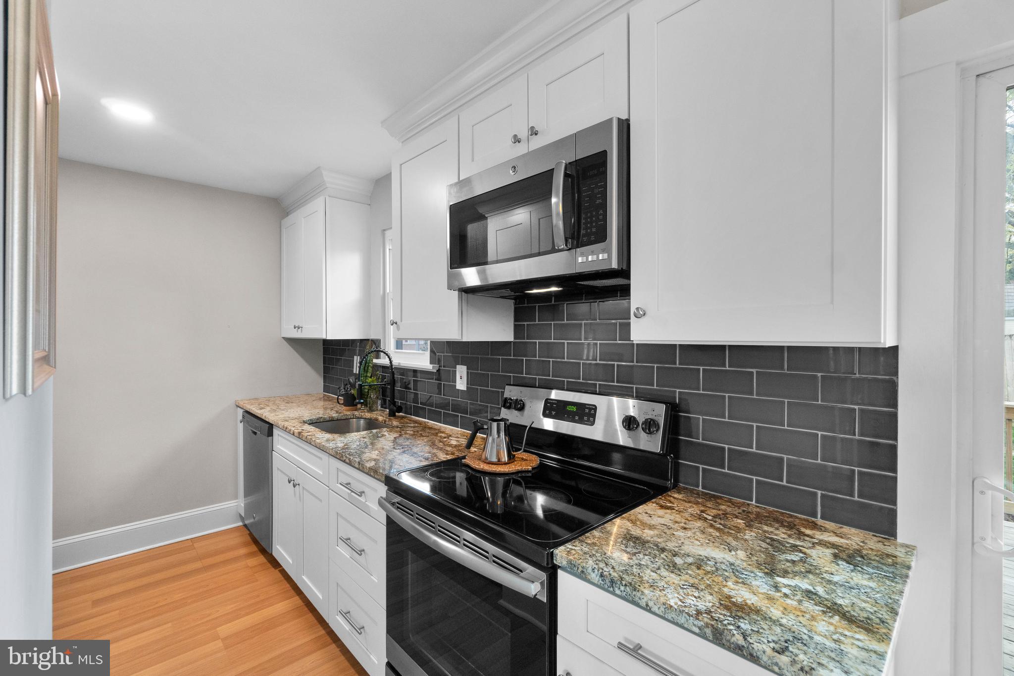 1711 Potomac Road Edgewater, MD 21037 - Photo 10 of 35 Updated kitchen