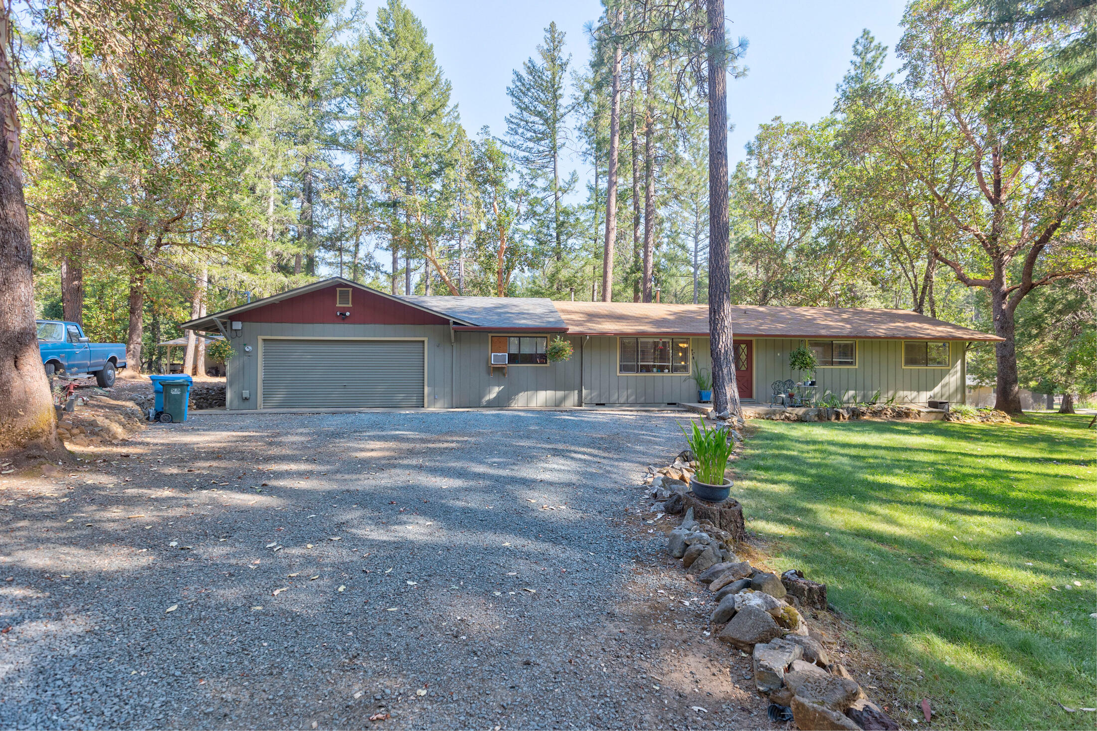 1740 Queens Branch Road Rogue River, OR 97537 - Photo 4 of 42 qb004