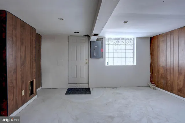 a view of a hallway with closet area