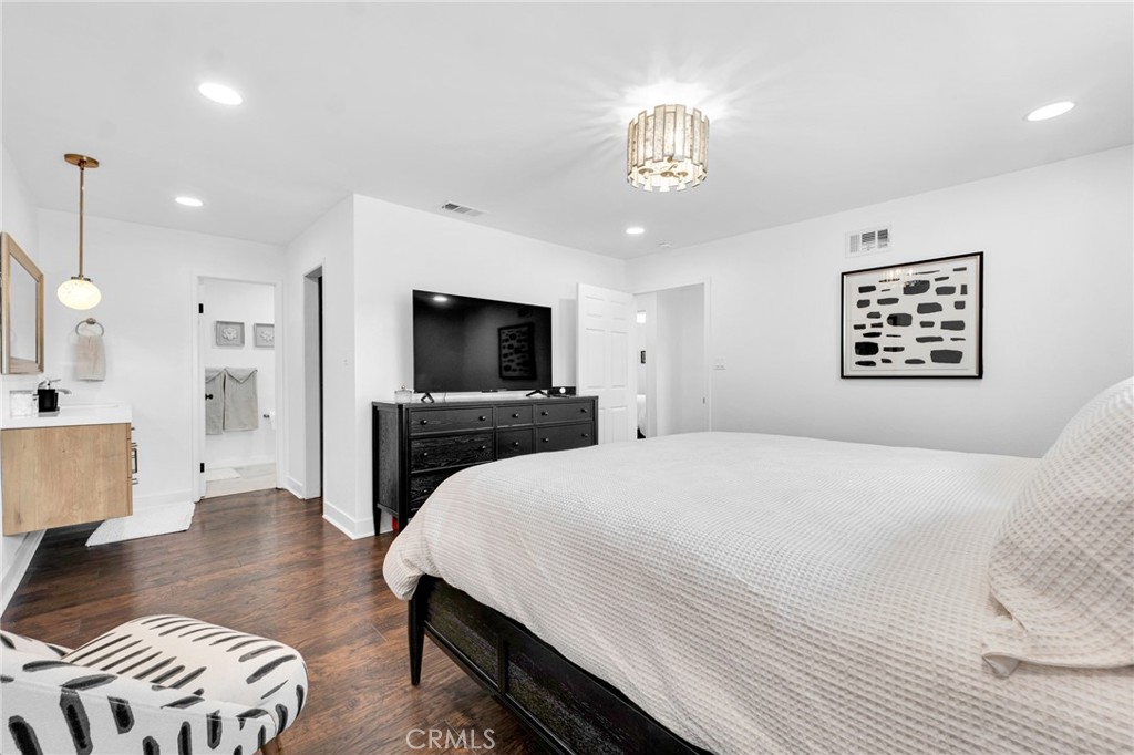 109 Triangle Street Thousand Oaks, CA 91360 - Photo 16 of 32 a spacious bedroom with a bed and a flat screen tv