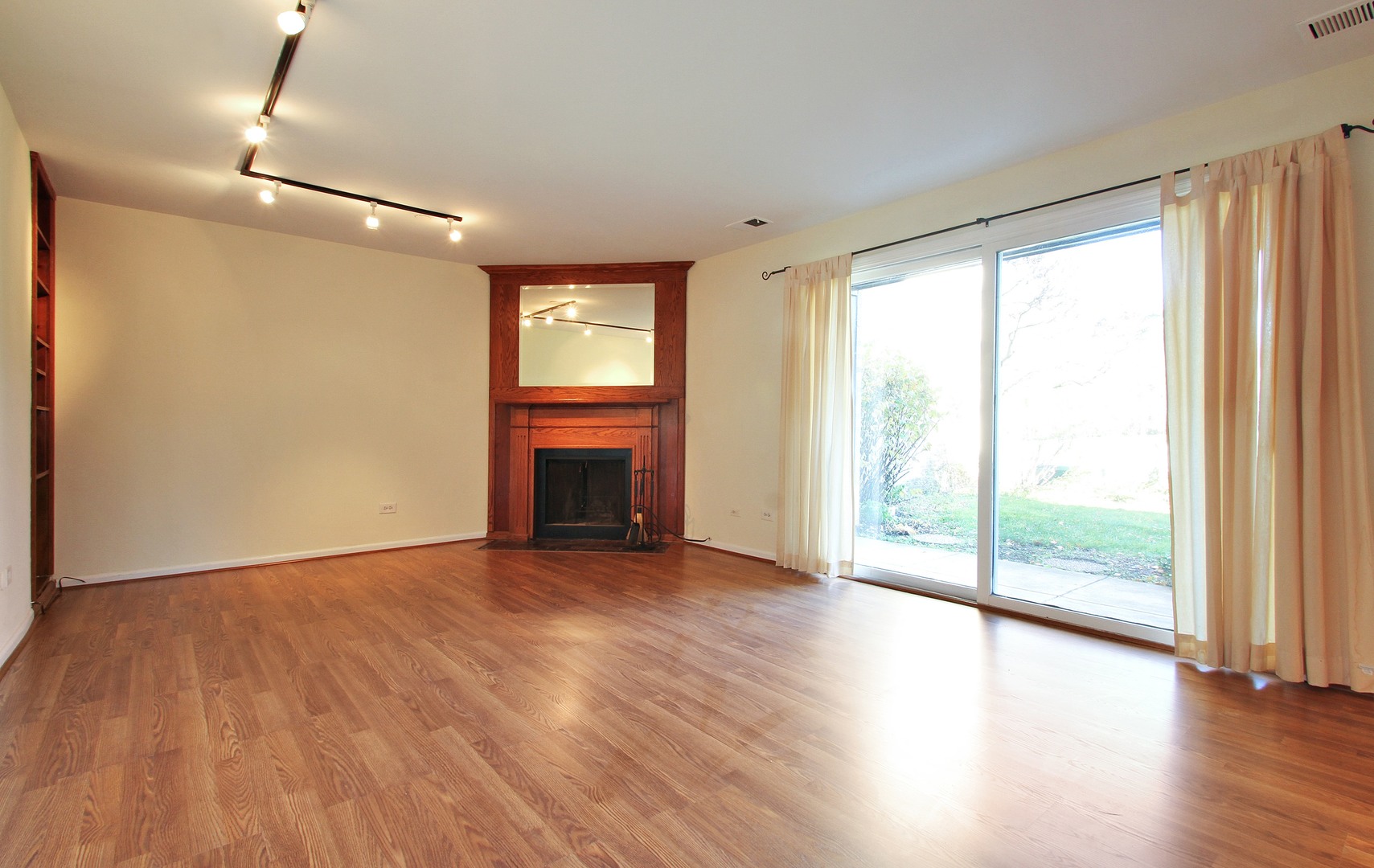 2013 Ammer Ridge Court, Unit 101 Glenview, IL 60025 - Photo 2 of 10