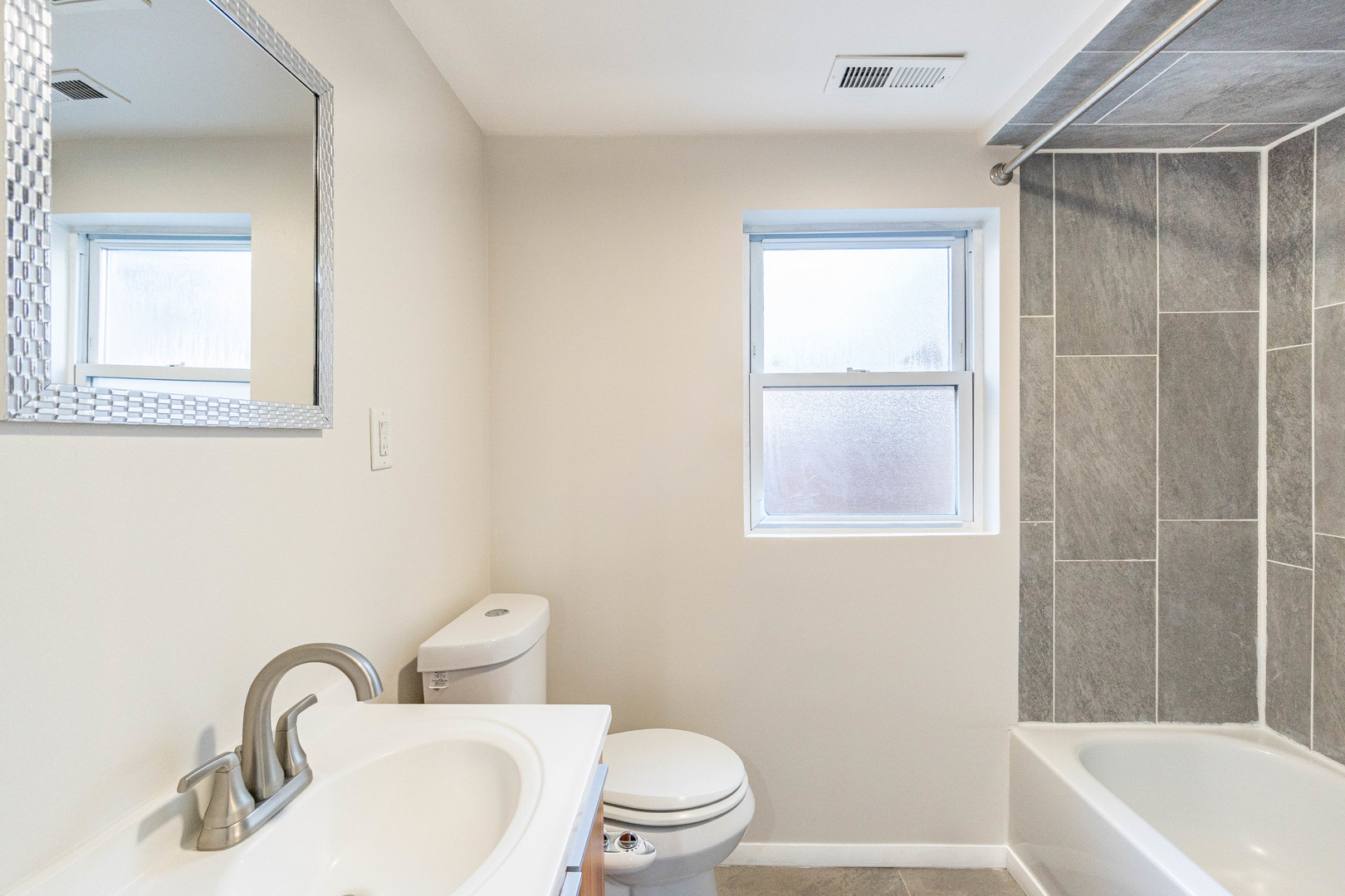 10800 South Buffalo Avenue Chicago, IL 60617 - Photo 11 of 19