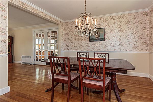 25 Ridge Street Arlington, MA 02474 - Photo 8 of 28