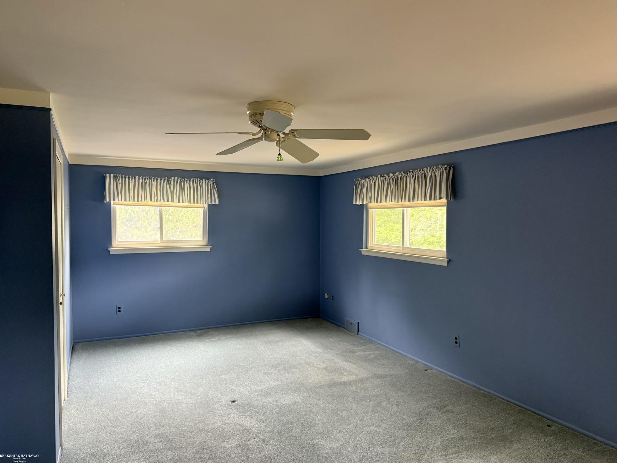 2218 Nancy Warren, MI 48092 - Photo 23 of 54 50186050-6a9f25d2-018b-4138-91b0-a96bd45dca60.JPG
