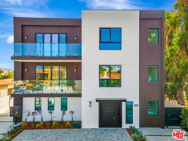 a house view with a outdoor space