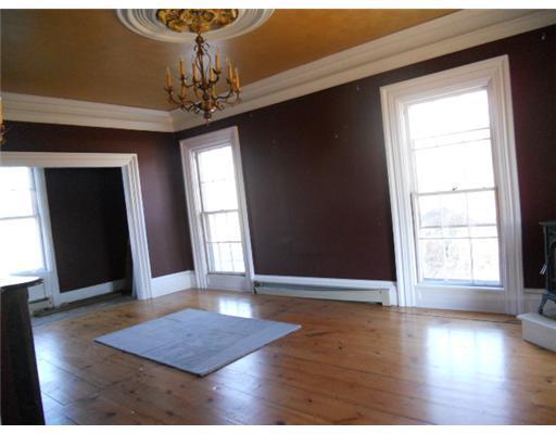 34 Old County Road Rockland, ME 04841 - Photo 2 of 12 Living Room.