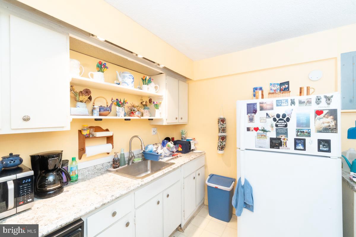 400 Glendale Road, Unit F30 Havertown, PA 19083 - Photo 9 of 23 Kitchen