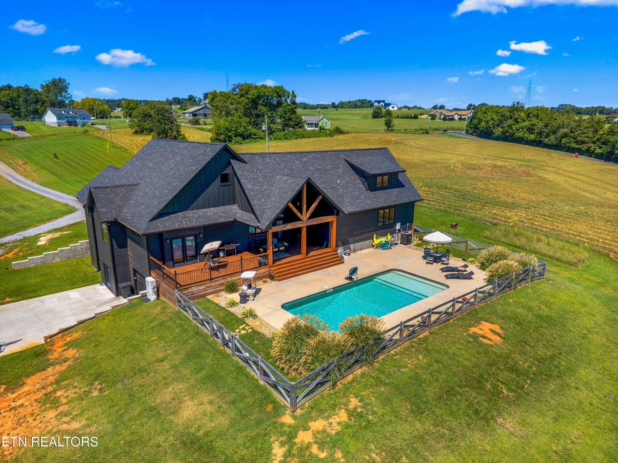 570 Coile Road Jefferson City, TN 37760 - Photo 2 of 58 Gallery Image 2