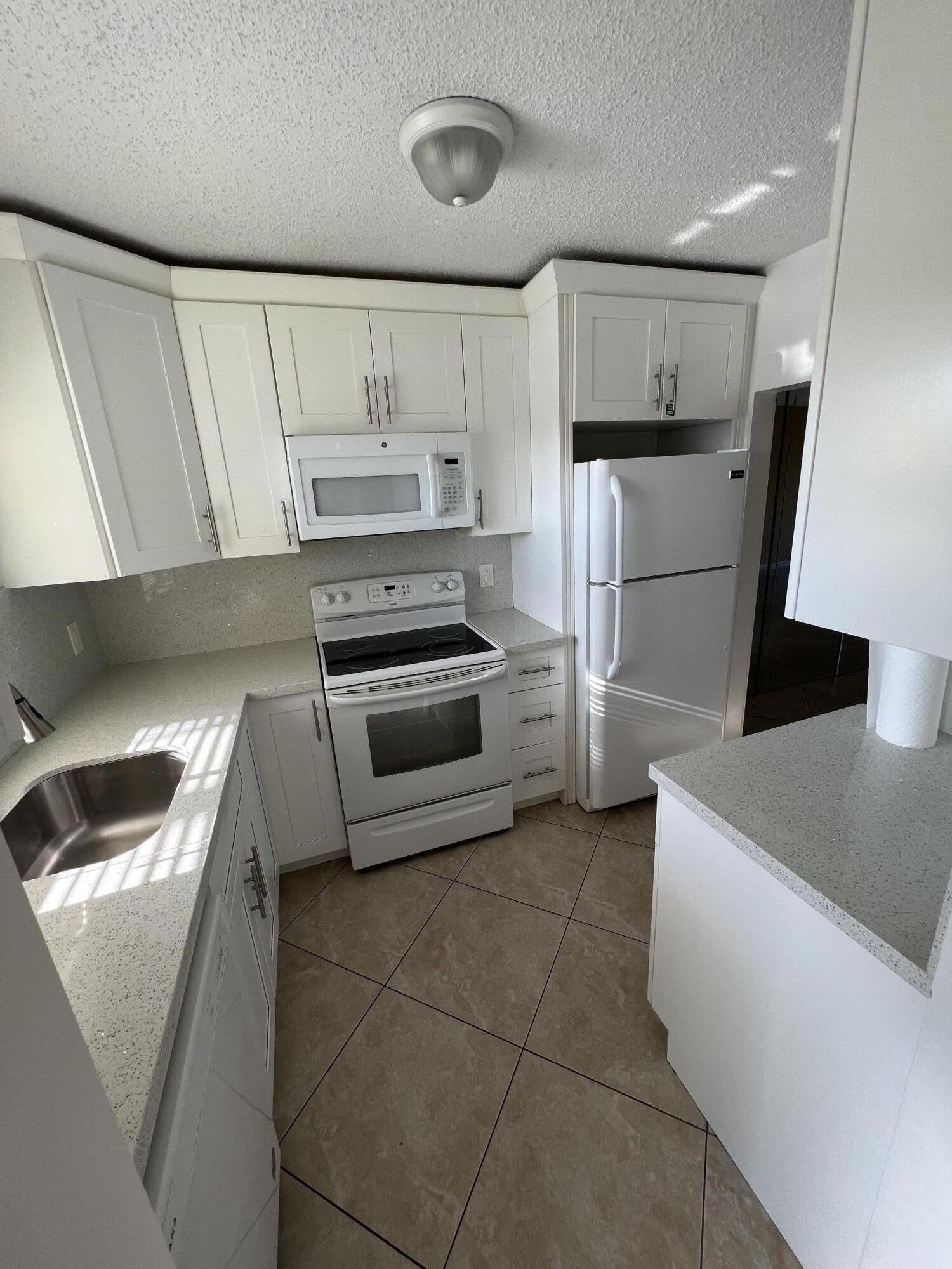 9949 Sandalfoot Boulevard, Unit 514 Boca Raton, FL 33428 - Photo 5 of 18 Yrzk7RthQvWeTWIr2jITvQ