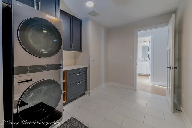 view of a livingroom with furniture and fire place