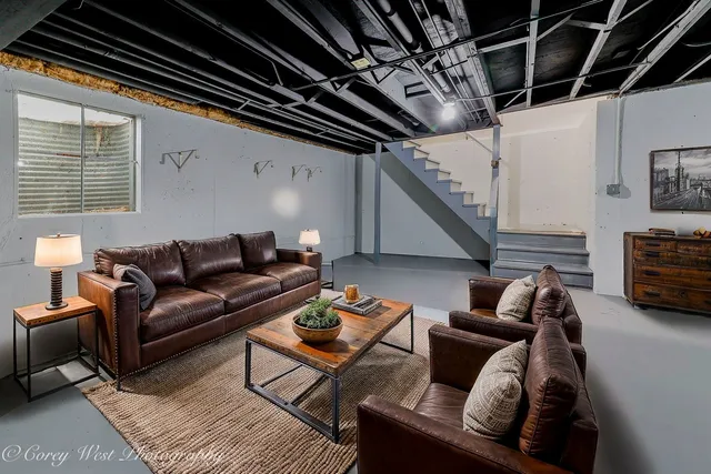 a view of house with a yard