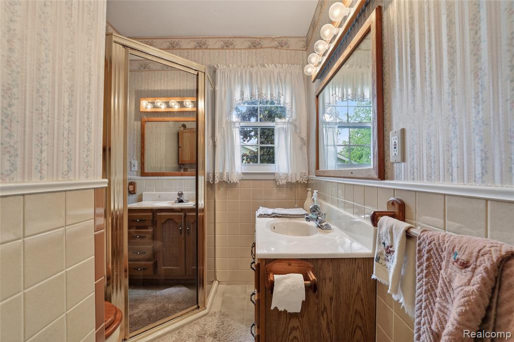 5090 Torrey Road Flint, MI 48507 - Photo 19 of 43
