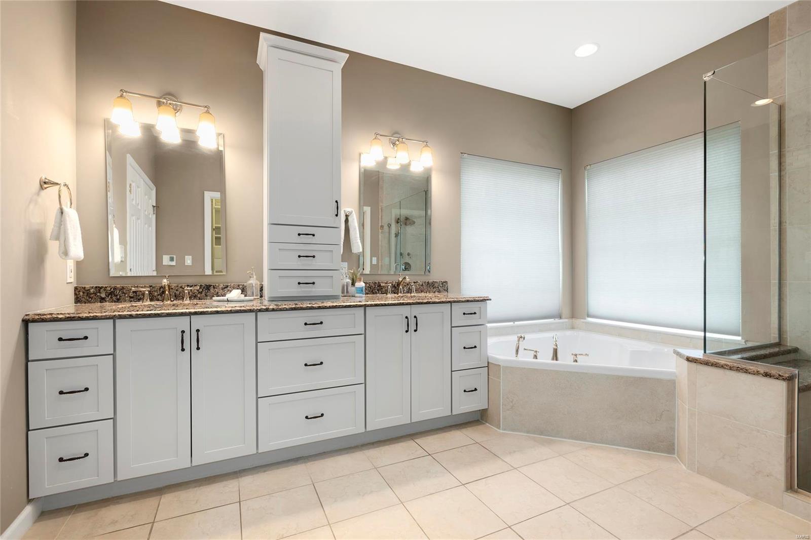 401 Equestrian Pointe Court Chesterfield, MO 63005 - Photo 16 of 46