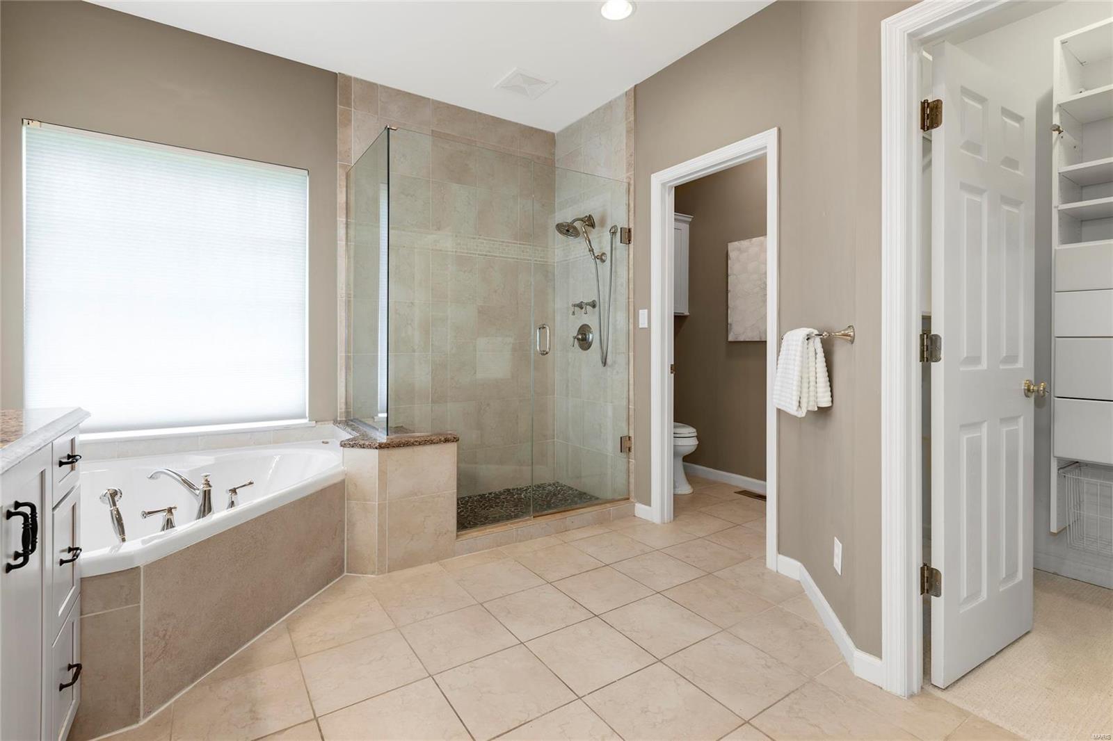 401 Equestrian Pointe Court Chesterfield, MO 63005 - Photo 17 of 46