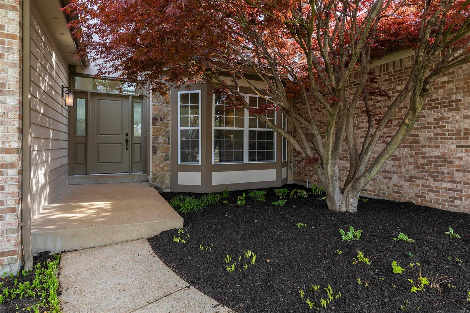 401 Equestrian Pointe Court Chesterfield, MO 63005 - Photo 2 of 46