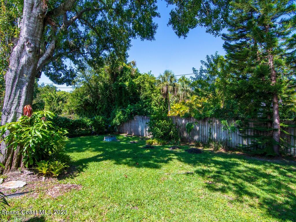 534 Sloane Street Sebastian, FL 32958 - Photo 7 of 36 a view of backyard with green space