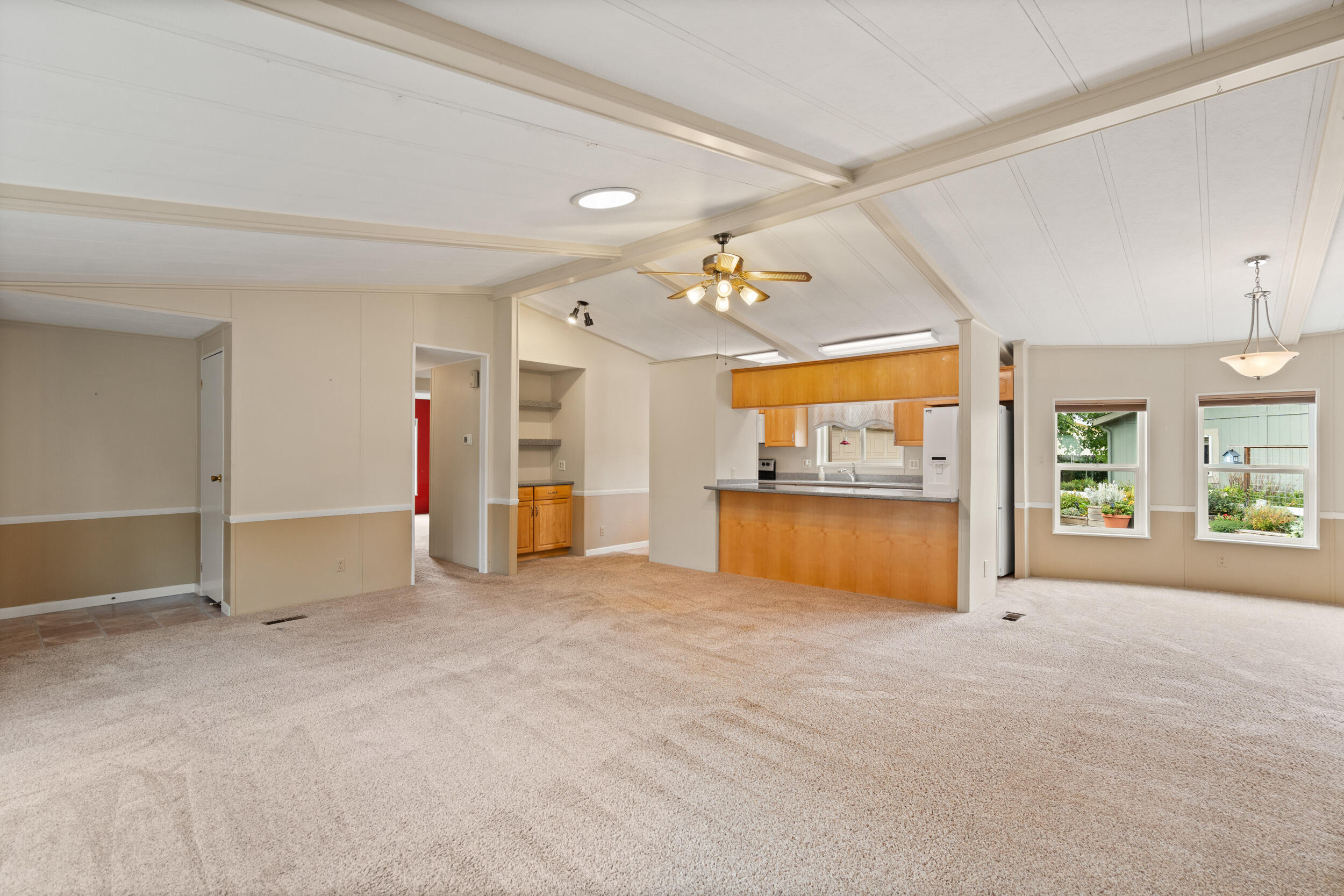555 Freeman Road, Unit 136 Central Point, OR 97502 - Photo 8 of 40 555 freeman rd, central point-13