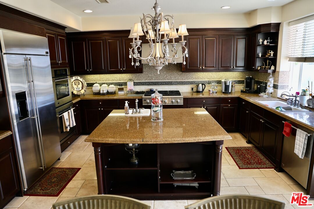20334 West Vía Mantua Porter Ranch, CA 91326 - Photo 28 of 59
