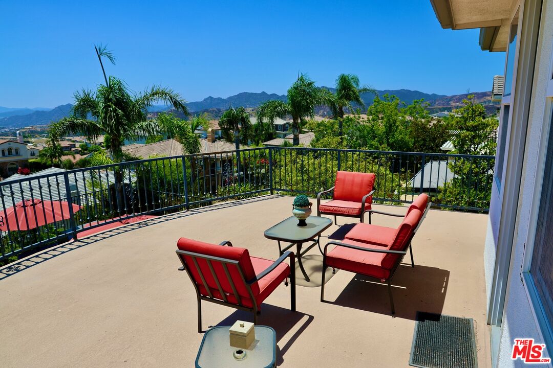 20334 West Vía Mantua Porter Ranch, CA 91326 - Photo 4 of 59
