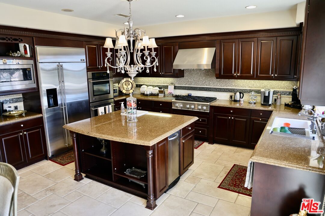 20334 West Vía Mantua Porter Ranch, CA 91326 - Photo 5 of 59