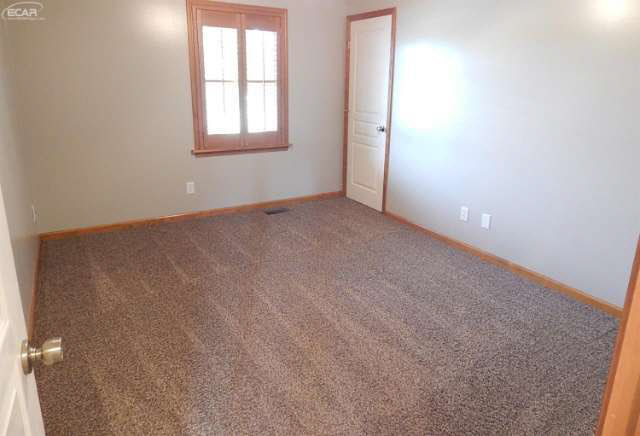 8065 Coldwater Road Flushing, MI 48433 - Photo 17 of 28 21206840-16.JPG