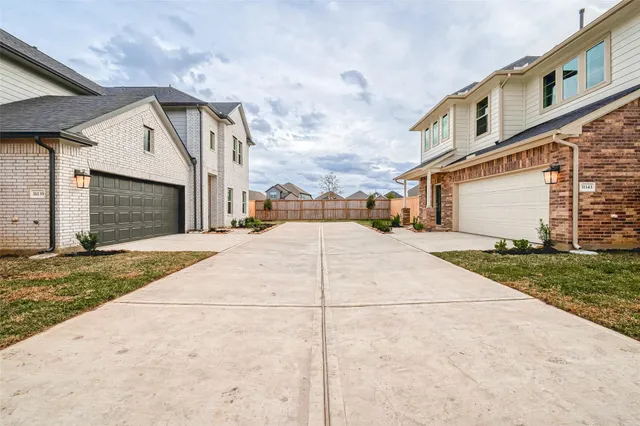 a view of a tennis court