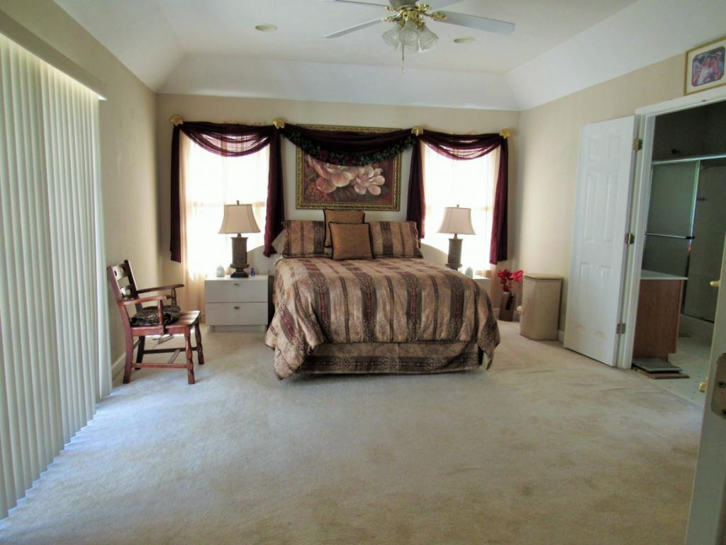 377 Ealey Road Greeneville, TN 37743 - Photo 6 of 23 Huge Master Bedroom