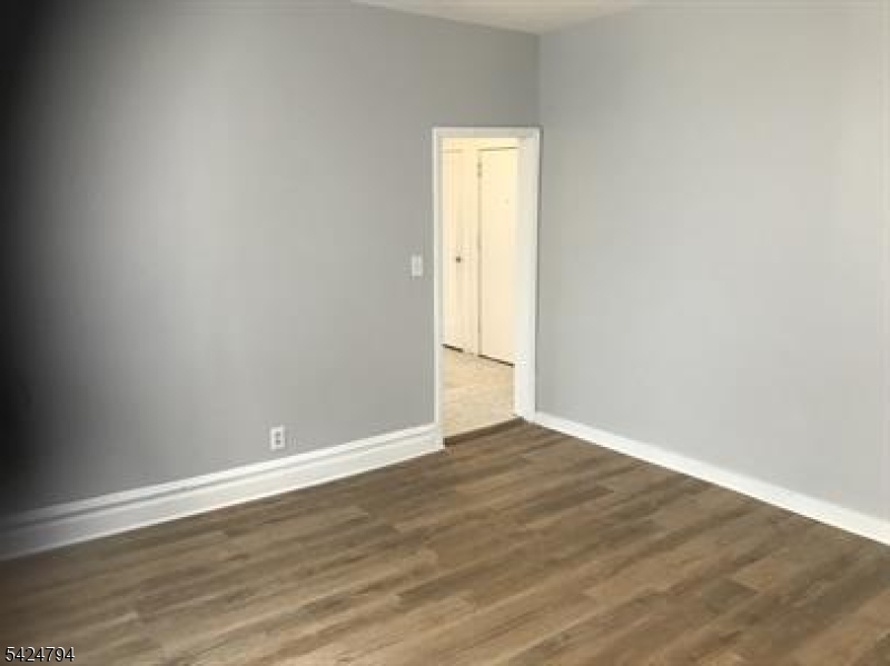 272 Wainwright Street Newark, NJ 07112 - Photo 5 of 6