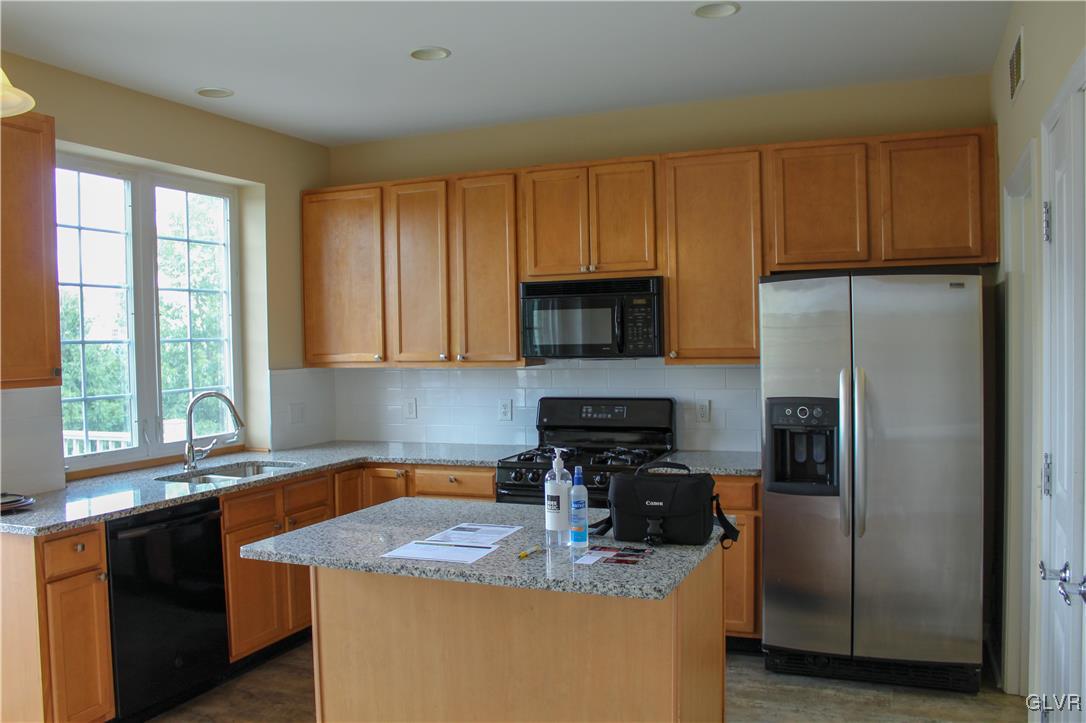 8725 Pathfinder Road Breinigsville, PA 18031 - Photo 12 of 29 Gallery Image 12