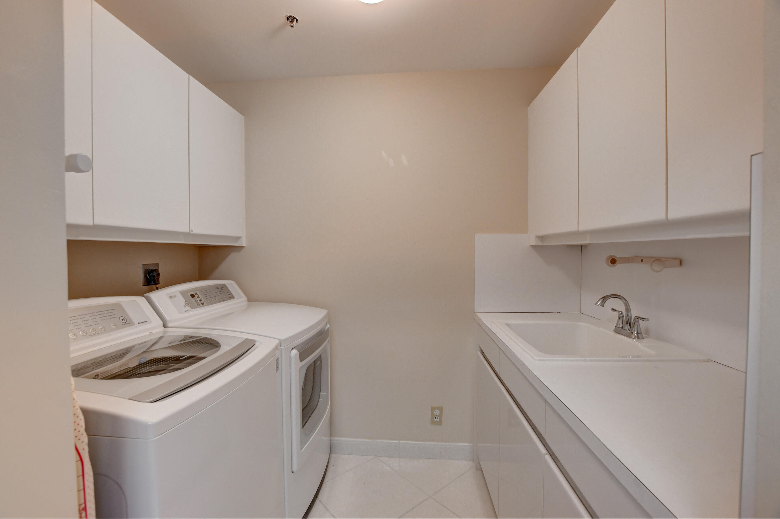 7351 Promenade Drive, Unit 602F Boca Raton, FL 33433 - Photo 37 of 48 34 launder in suite