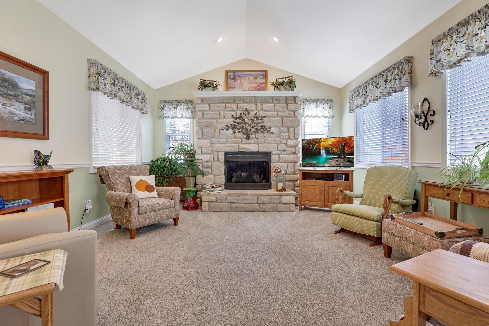 4609 Refugee Road Baltimore, OH 43105 - Photo 27 of 94 Family Room