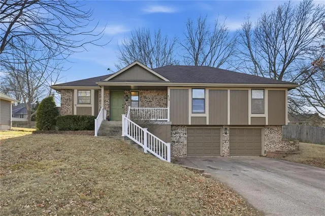$329,900 | 410 Northeast Corsicana Street, Lee's Summit, MO 64086