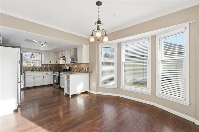 $329,900 | 410 Northeast Corsicana Street, Lee's Summit, MO 64086